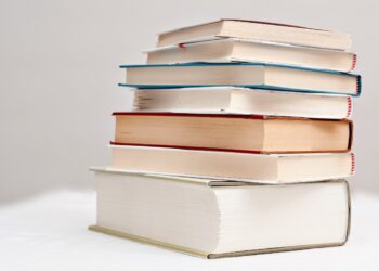 7 KSIĄŻEK IDEALNYCH NA WAKACJE