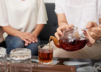 Zwolennicy herbaty są kreatywniejsi niż kawosze? Tak twierdzą naukowcy