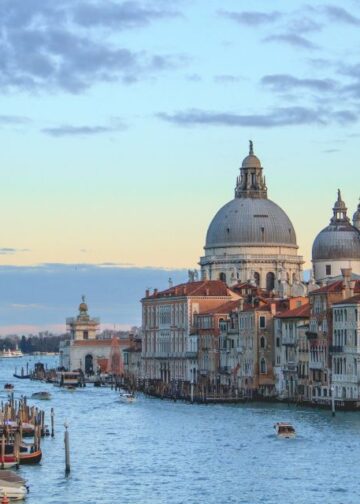 Zostaw samochód na parkingu! Te włoskie miasta zwiedzisz bez mapy i auta!